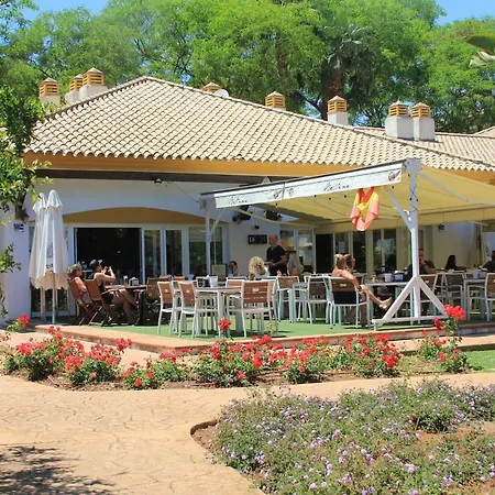 Friends & Family Well Presented Located In La Dama De Noche Марбелья